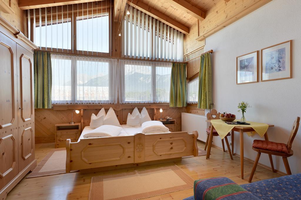Hotel Theresia Garni سانكت يوهان ان تيرو الغرفة الصورة