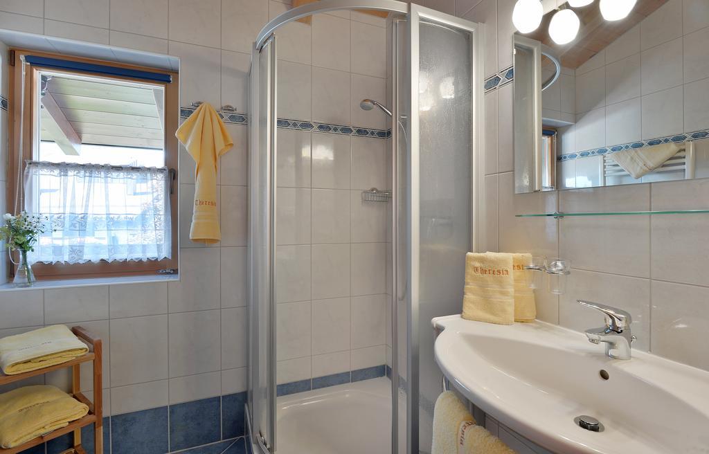 Hotel Theresia Garni سانكت يوهان ان تيرو الغرفة الصورة